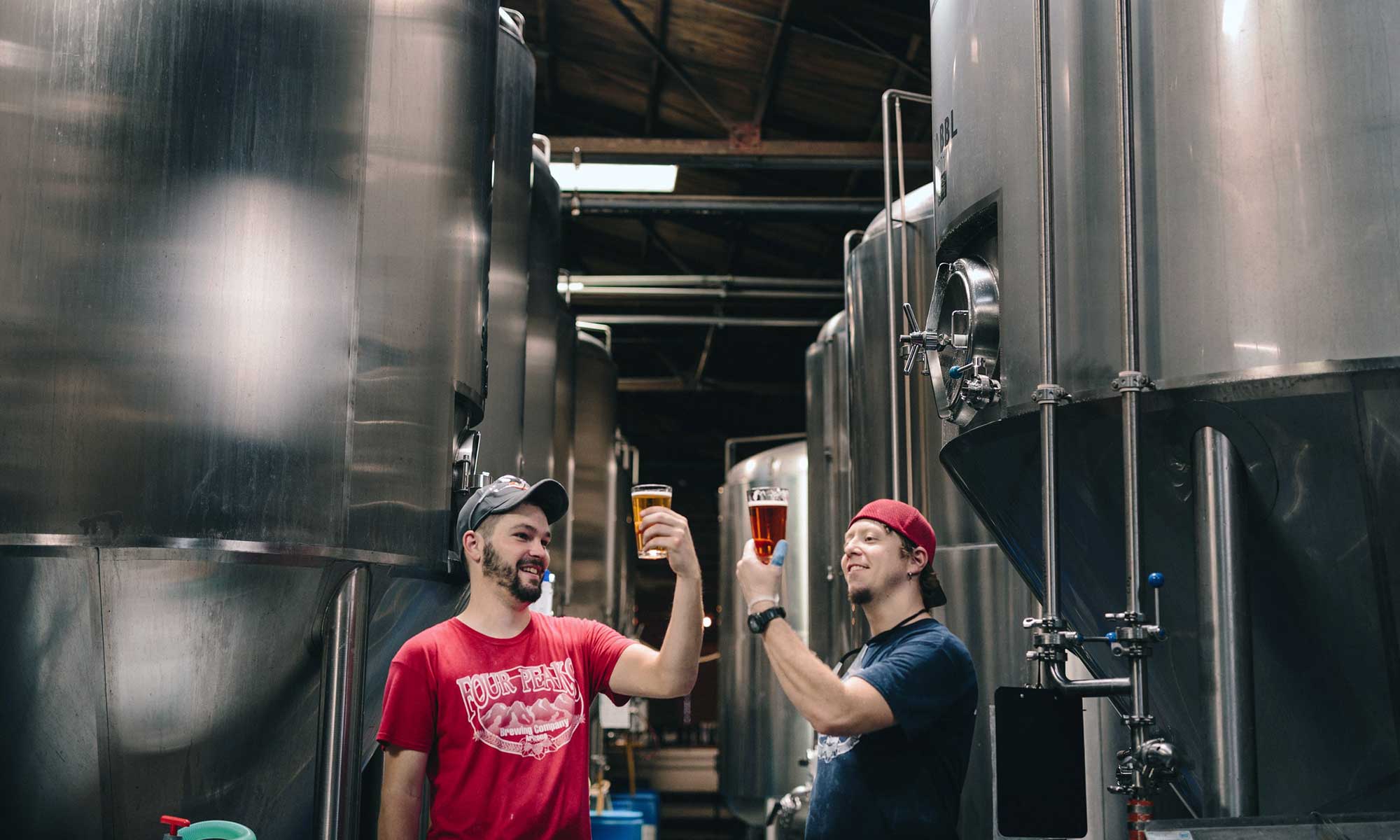 Mannen in een bierbrouwerij